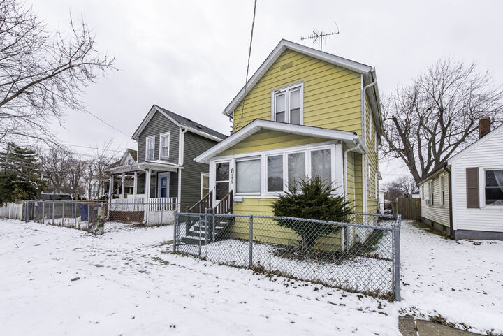 Property Photo: 614 Walnut Street IL 60085