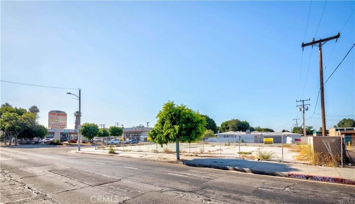 Property Photo:  2416 E Alondra  CA 90221 