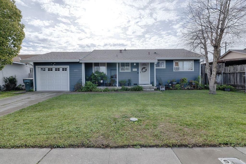 Property Photo:  1890 Kirk Way  CA 95822 