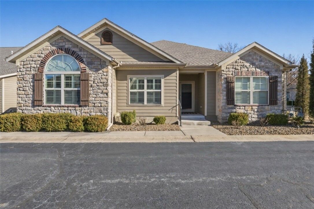 Property Photo:  2503 SW Moorland Street  AR 72713 