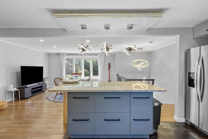 Property Photo:  9 Oak Drive  MA 02762 