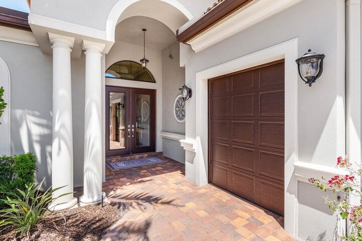 Property Photo:  183 SE Calmo Circle  FL 34984 