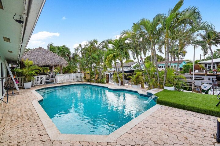 Property Photo:  401 SE 14th Avenue  FL 33060 