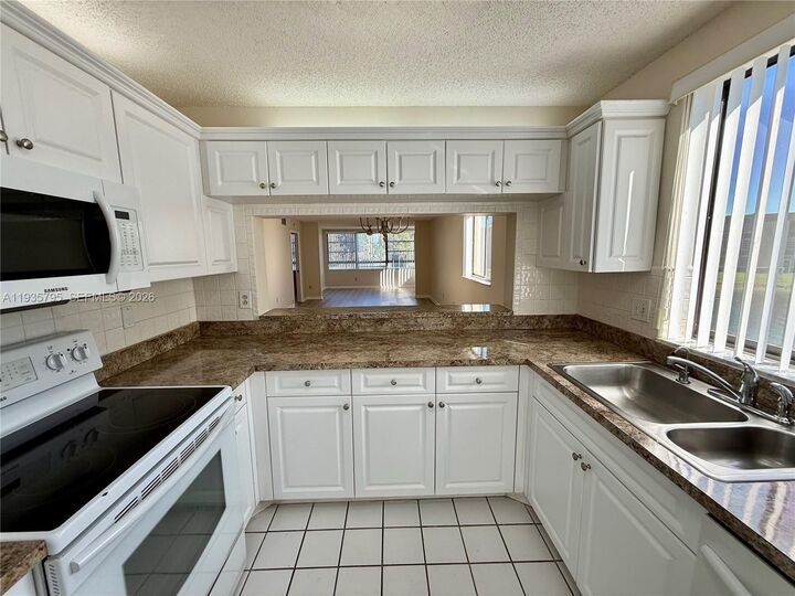 Property Photo:  10426 E Clairmont Cir 212  FL 33321 
