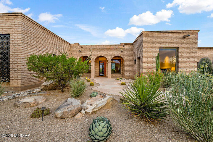 Property Photo:  14731 N Strong Stone Drive  AZ 85755 
