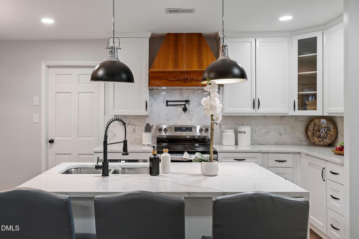 Property Photo:  6604 Winding Trail  NC 27612 