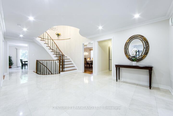 Property Photo:  112 Strathearn Avenue  ON L4B 2L2 