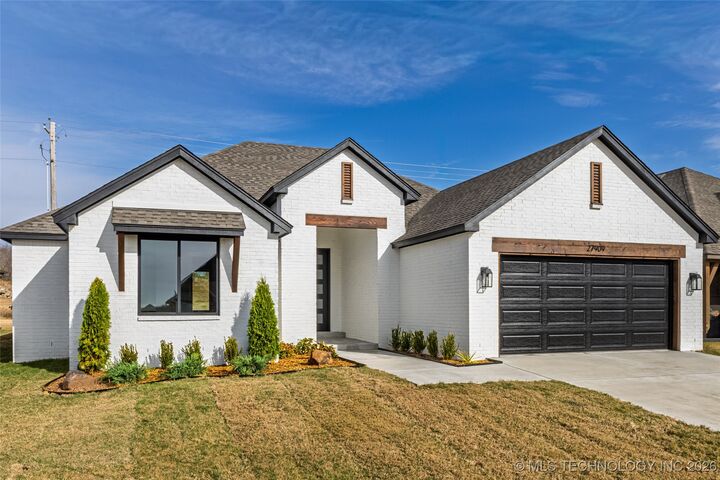 Property Photo:  27909 E 107th Street S  OK 74429 