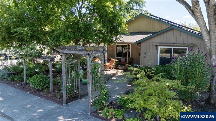 Property Photo:  210 S 2nd St  OR 97111 