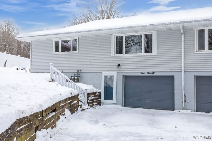 Property Photo:  1090 Stolle Road  NY 14059 