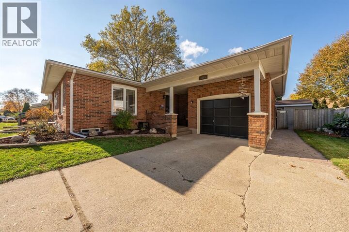 Photo de la propriété:  1105 Salisbury Street  ON N7S 3V6 