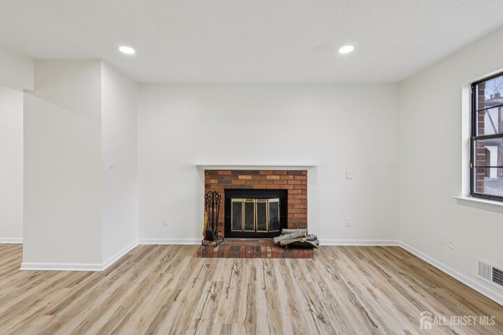 Property Photo:  21 Wellington Court  NJ 08872 