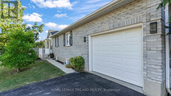 Property Photo:  4 Schreyer Drive  ON N5R 6E8 