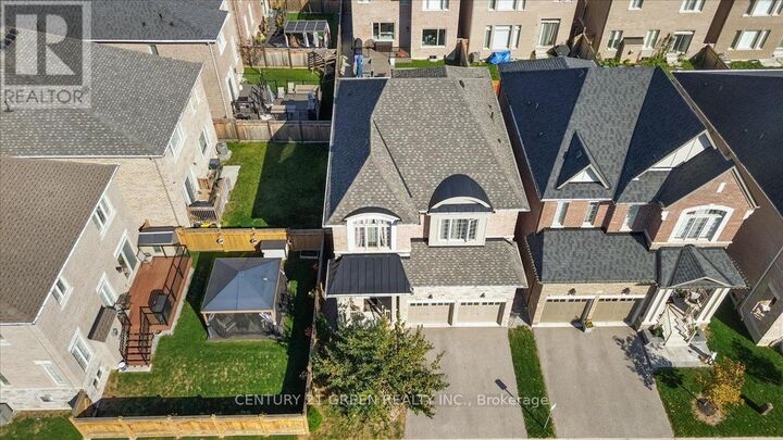 Property Photo:  9 Coates Of Arms Lane North  ON L1T 3S2 