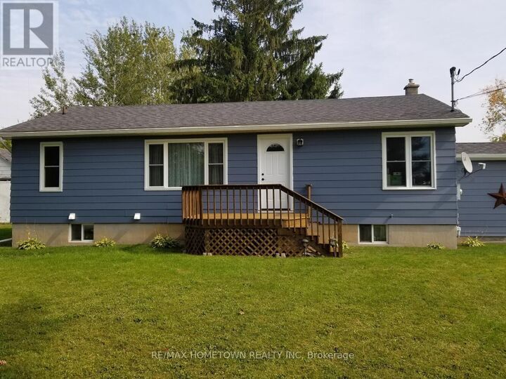 Property Photo: 1229 Hallecks Road South ON K6V 5T3