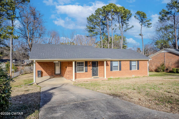 Property Photo:  725 Carlton Street  TN 38012 