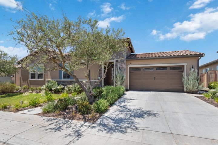 Property Photo:  911 Highland Road W  CA 93636 