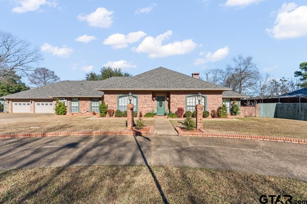 Property Photo:  106 Cheyenne Street  TX 75644 
