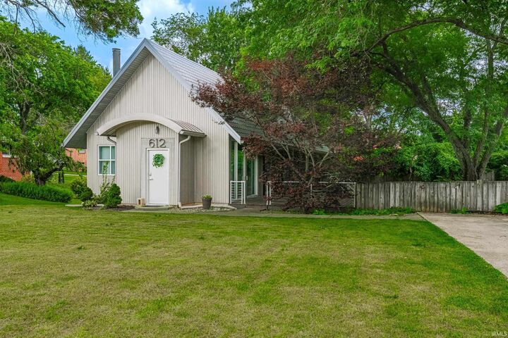 Property Photo:  612 N Kerry Drive  IN 47408-2730 