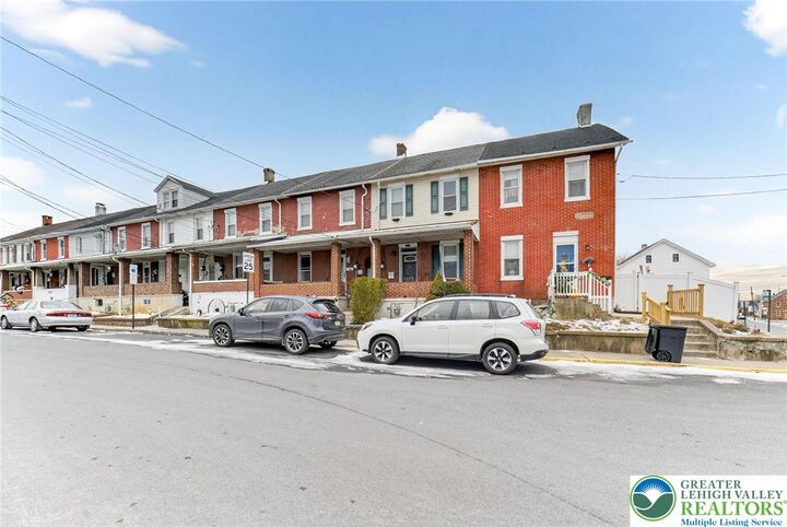 Property Photo:  1127 Oak Street  PA 18037 