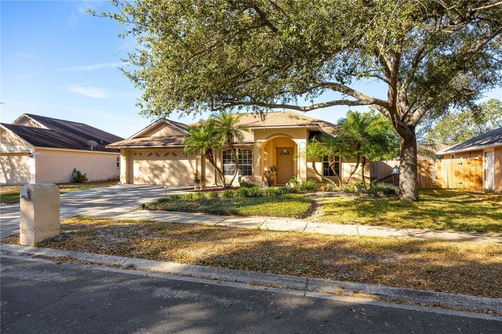 Property Photo:  5403 Chenault Place  FL 33578 