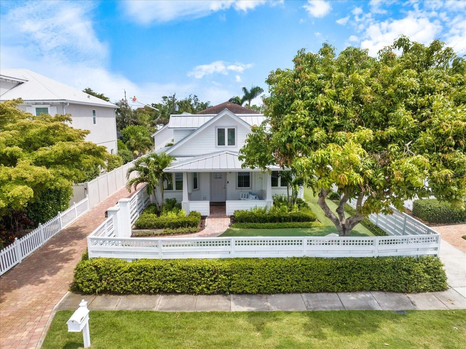 Property Photo:  1841 Datura Street  FL 34239 