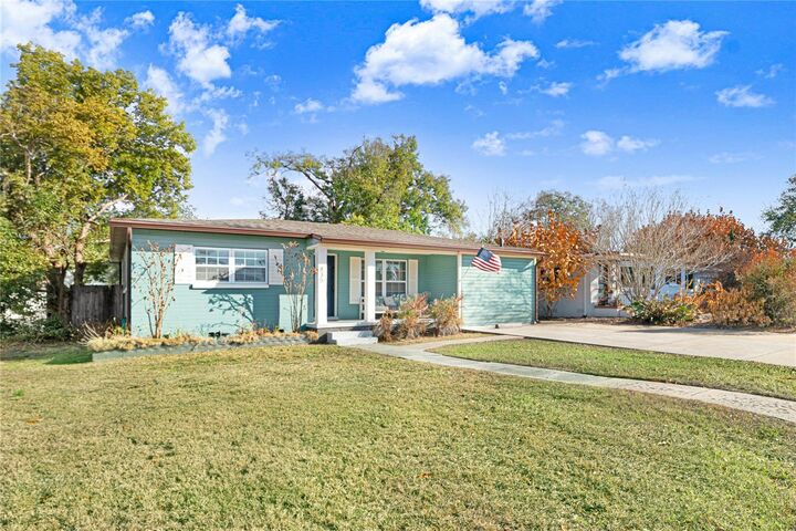 Property Photo: 835 Canovia Avenue FL 32804