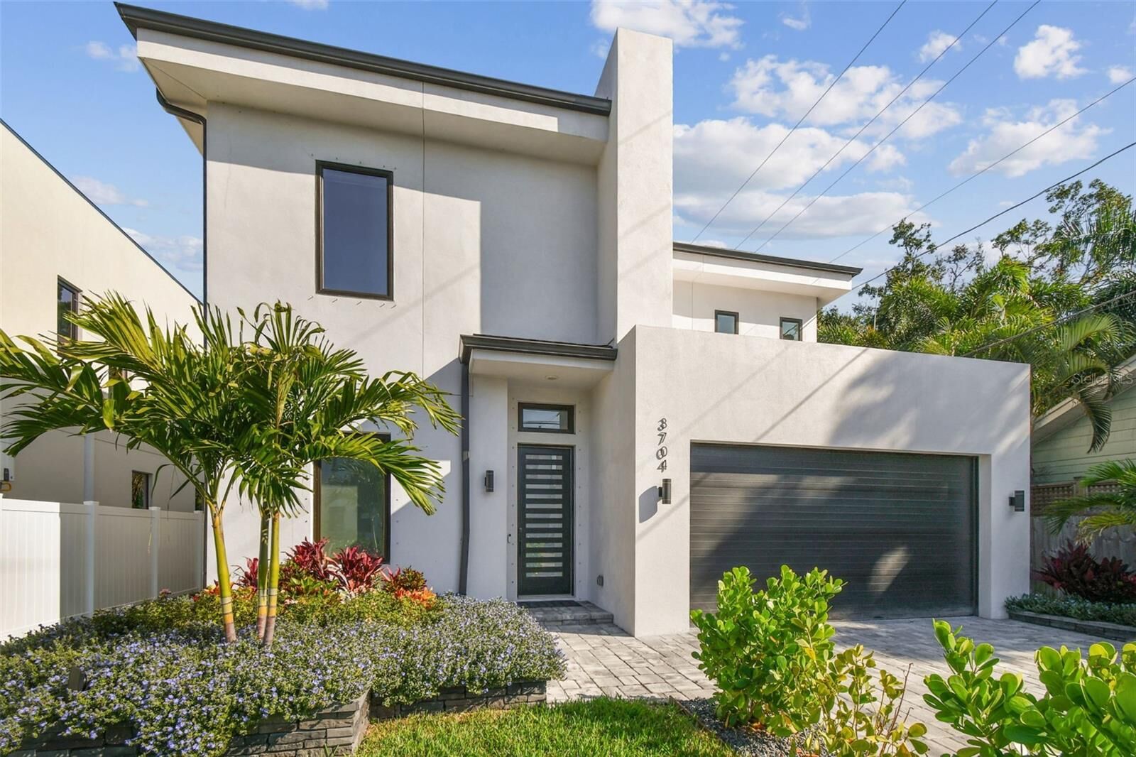 Property Photo:  3704 S Lynwood  FL 33611 