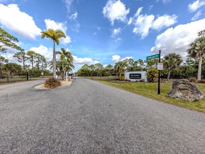 Property Photo:  9008 Falcon Court  FL 34293 