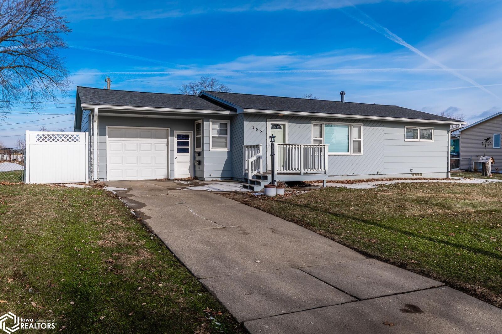 Property Photo:  103 Columbus Drive  IA 50158 