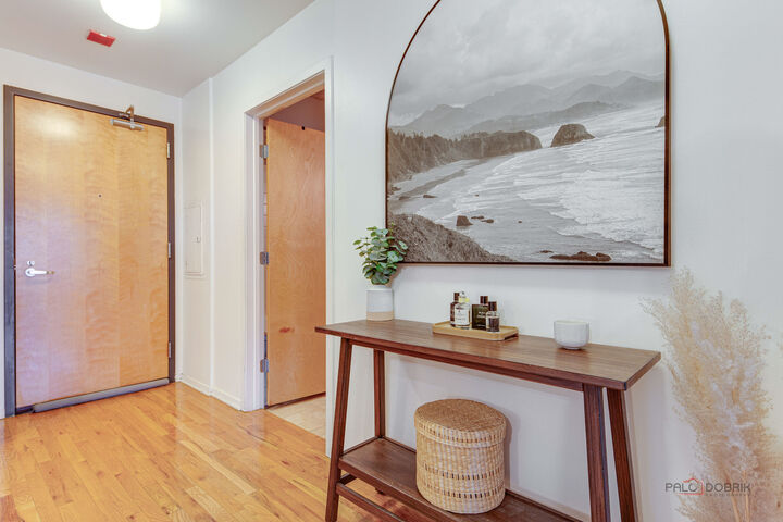 Property Photo:  700 W Van Buren Street 1402  IL 60607 