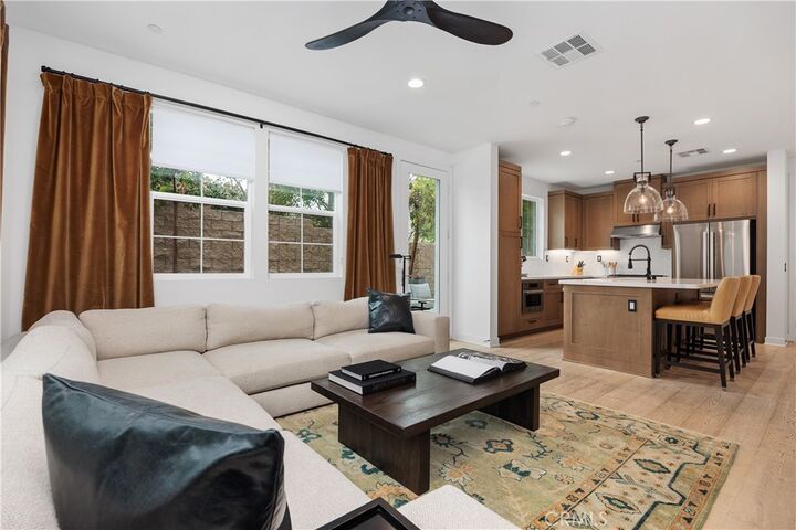 Property Photo:  1146 E Cove Place  CA 92024 