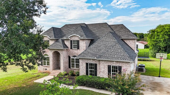 Property Photo: 105 N Point Cir N TN 37160