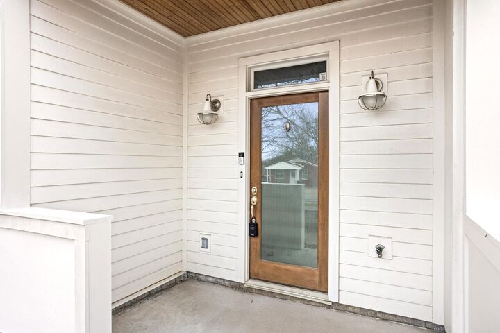 Property Photo: 1034 Maynor Ave TN 37216