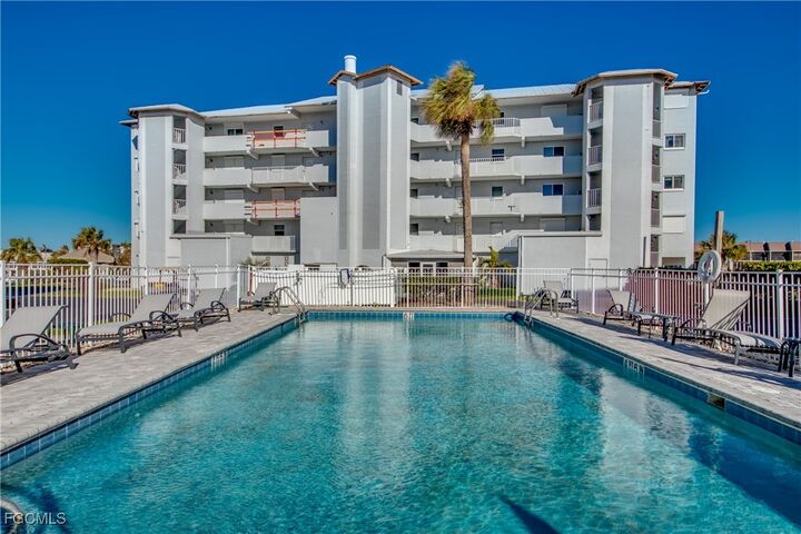 Property Photo:  4571 Bay Beach Lane Ph471  FL 33931 