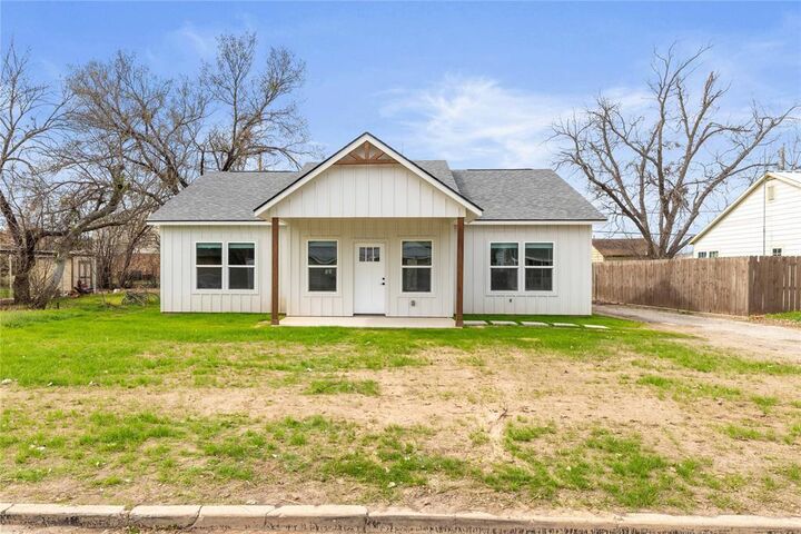 Property Photo: 2303 Dartmore Street TX 76801