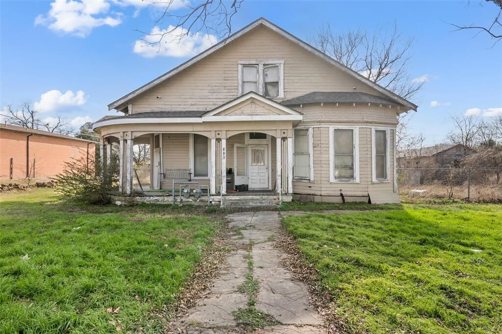 Property Photo:  216 Fortune Street  TX 76661 