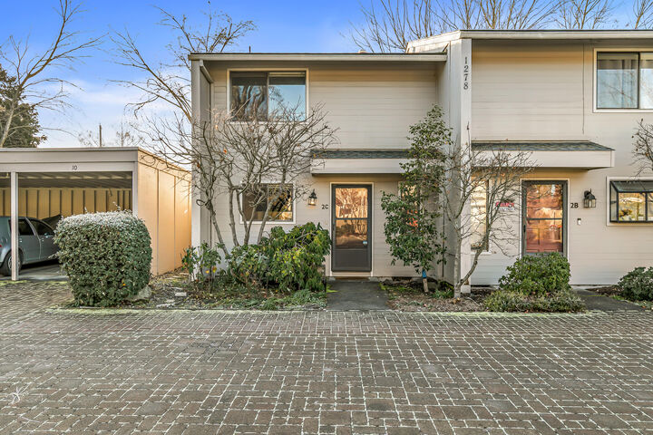 Property Photo: 1278 Maple Leaf Ct #2C OR 97504