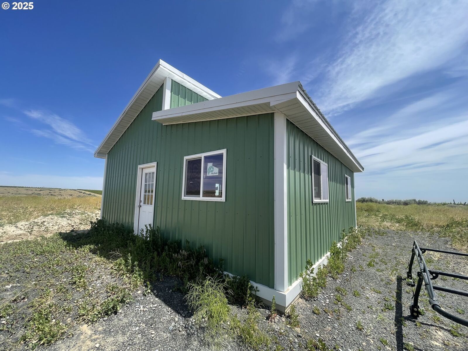 Property Photo: 38 Vineyard View Dr WA 99322