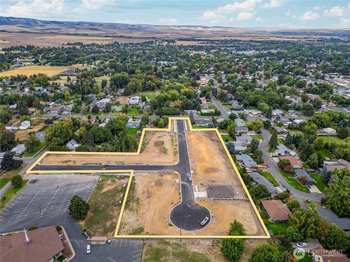 Property Photo: 1185 Bryant Court WA 99362