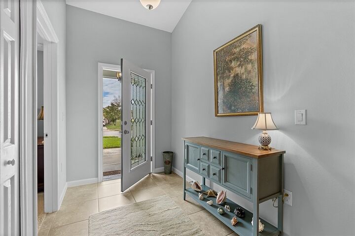 Property Photo:  6007 Ridge Lake Circle  FL 32967 