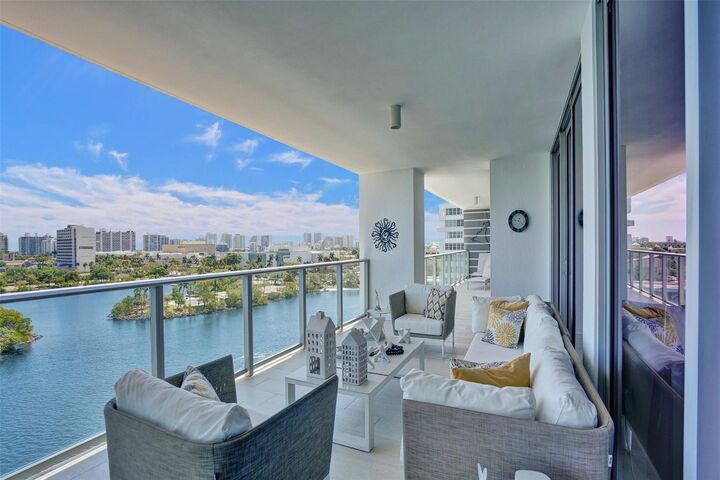 Property Photo:  1180 N Federal Highway 804  FL 33304 