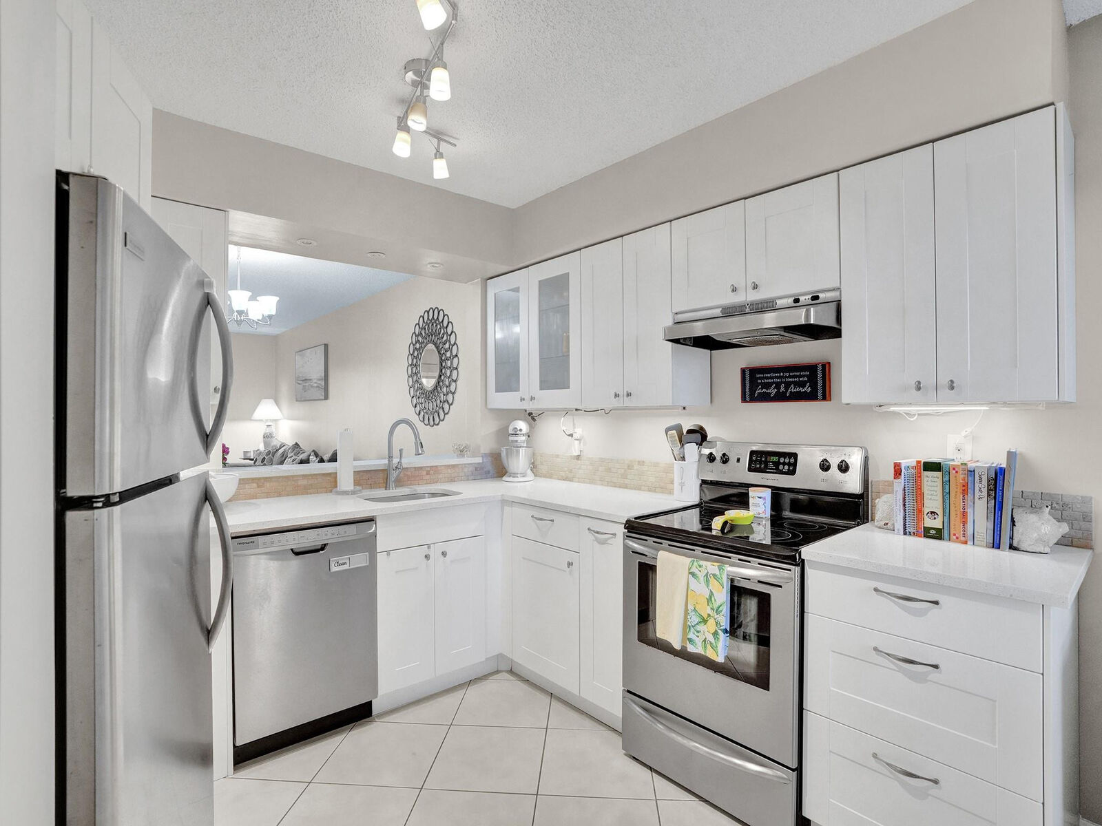 Property Photo: 2208 S Cypress Bend Drive 401 FL 33069