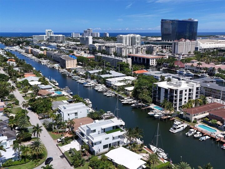 Property Photo:  1507 SE 15th Street 302  FL 33316 