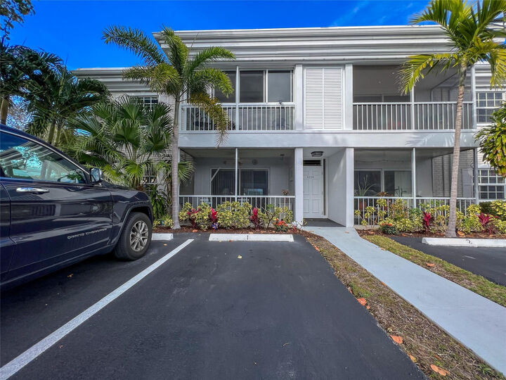 Property Photo:  6239 Bay Club Drive 1  FL 33308 