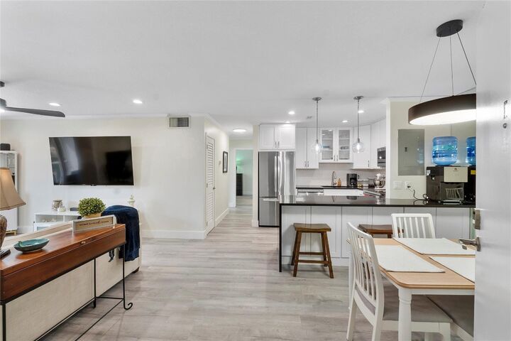 Property Photo:  6205 Bay Club Drive 3  FL 33308 