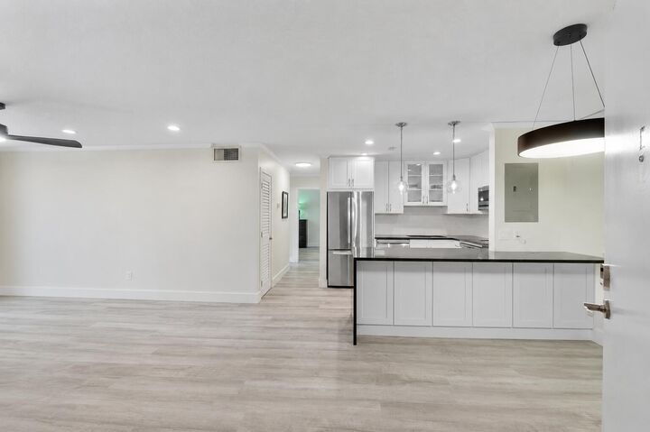 Property Photo:  6205 Bay Club Drive 3  FL 33308 
