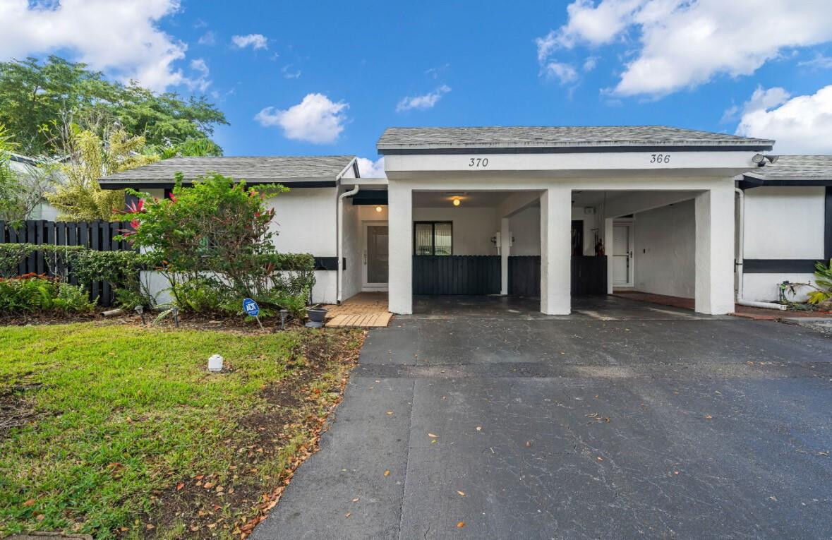 Property Photo: 370 Fairway Circle 13 FL 33326