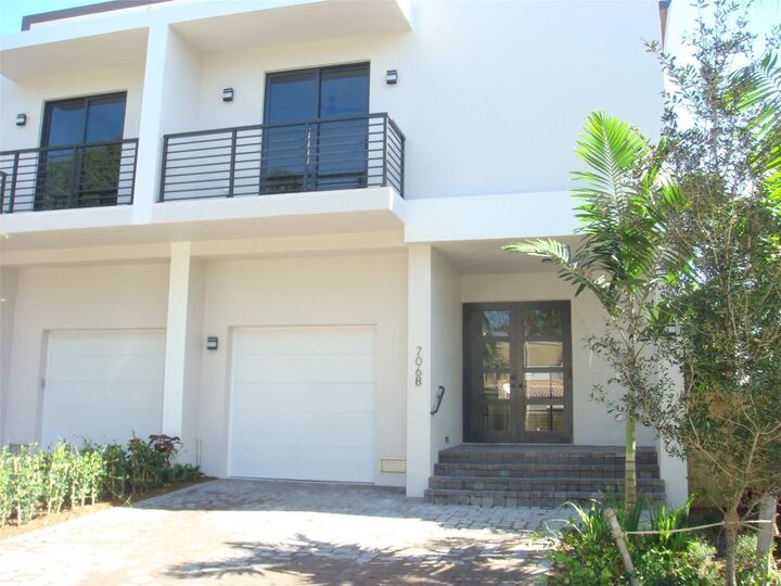 Property Photo:  706 SW 9 Te B  FL 33315 