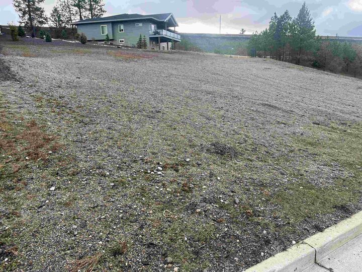 Property Photo: 1022 E Wandermere Estates Ln WA 99208